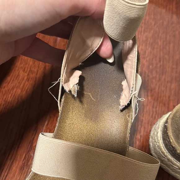 Steve Madden Tan Sandals Comfortable Platform Design - Picture 5 of 5